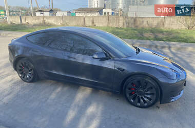 Седан Tesla Model 3 2022 в 