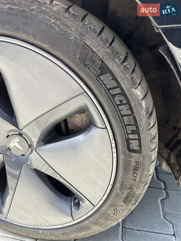 Седан Tesla Model 3 2019 в Стрые