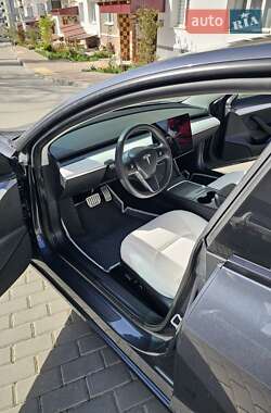 Седан Tesla Model 3 2022 в 