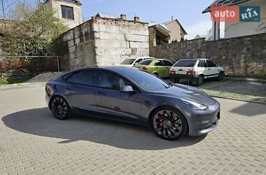 Седан Tesla Model 3 2022 в 