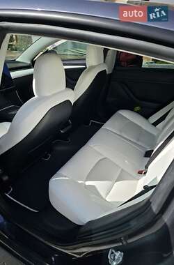Седан Tesla Model 3 2022 в 