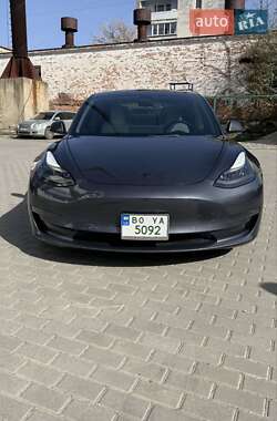 Седан Tesla Model 3 2022 в 