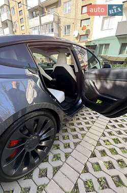 Седан Tesla Model 3 2022 в 