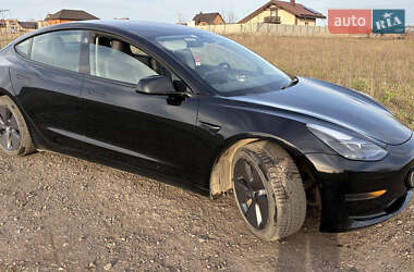 Седан Tesla Model 3 2022 в 