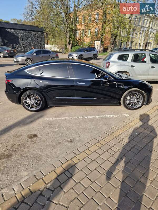 Седан Tesla Model 3 2018 в Ровно