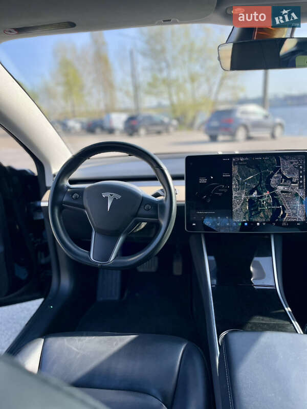 Седан Tesla Model 3 2018 в Києві