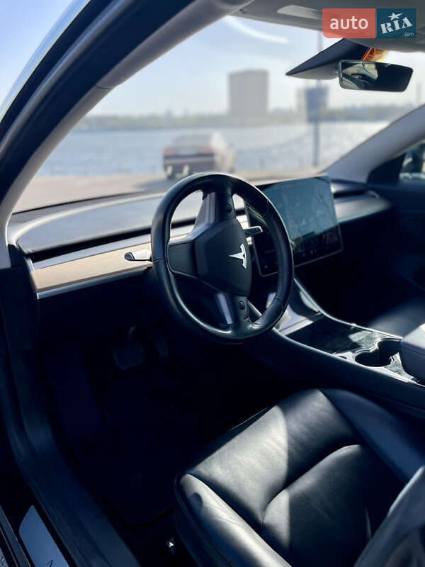 Седан Tesla Model 3 2018 в Києві