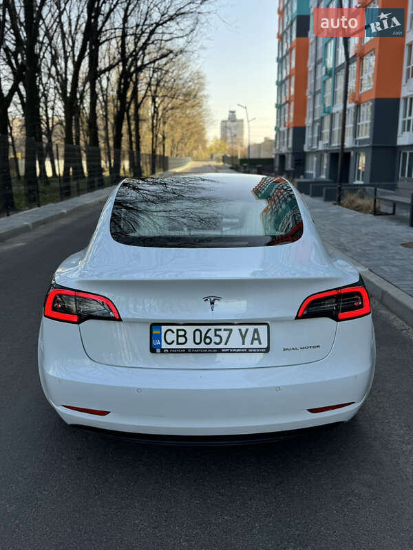 Седан Tesla Model 3 2018 в Киеве