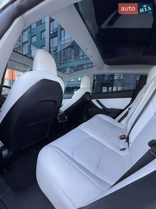 Седан Tesla Model 3 2018 в Киеве