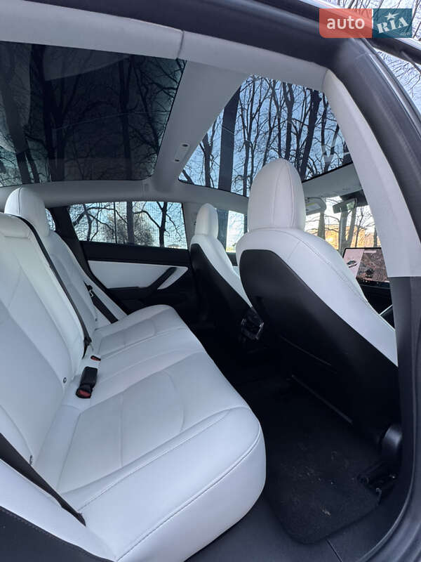 Седан Tesla Model 3 2018 в Киеве