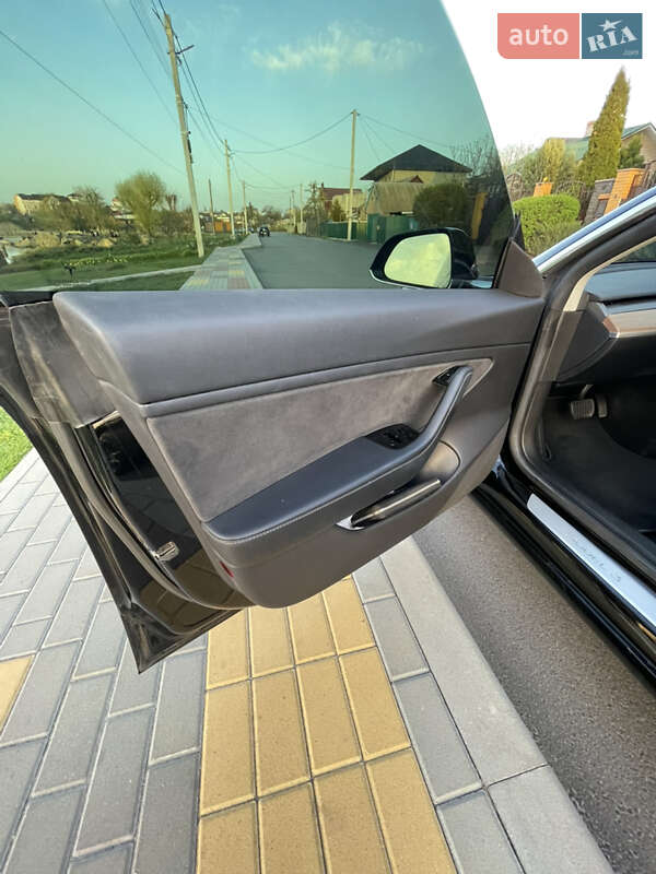 Седан Tesla Model 3 2019 в Білій Церкві