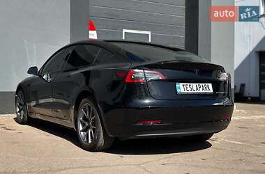 Седан Tesla Model 3 2023 в 