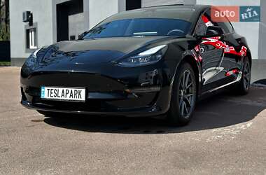 Седан Tesla Model 3 2023 в 