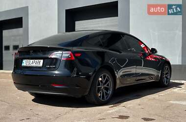 Седан Tesla Model 3 2023 в 