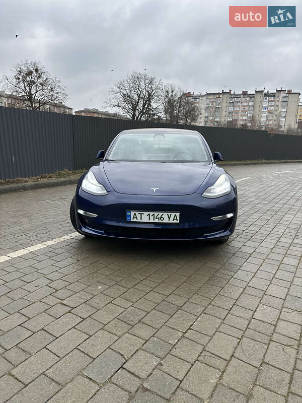 Седан Tesla Model 3 2018 в Тлумаче