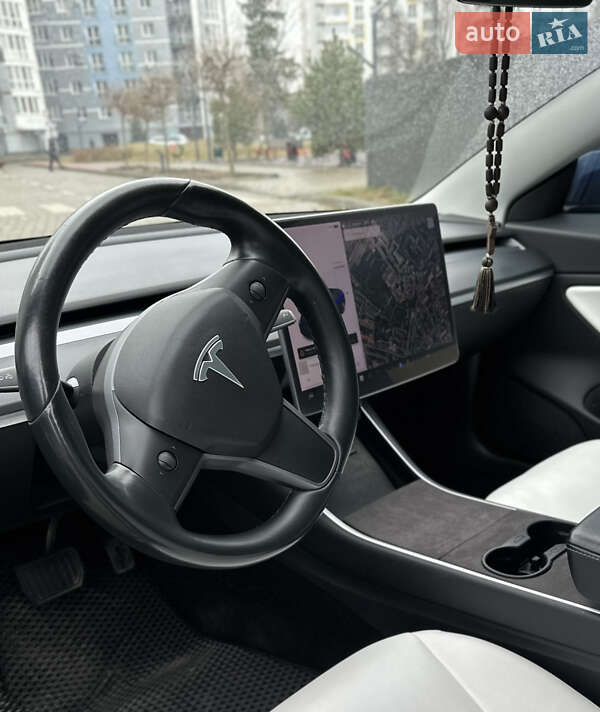 Седан Tesla Model 3 2018 в Тлумаче