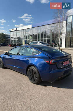Седан Tesla Model 3 2024 в 