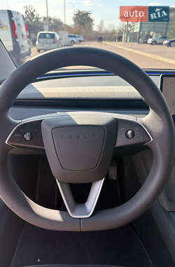 Седан Tesla Model 3 2024 в 