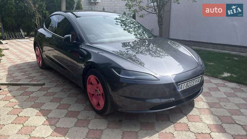 Седан Tesla Model 3 2024 в 