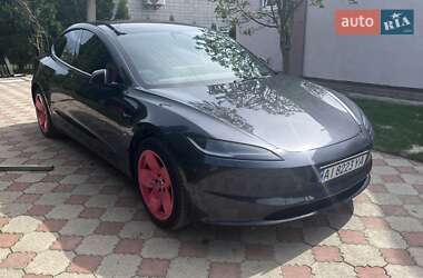 Седан Tesla Model 3 2024 в 