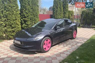 Седан Tesla Model 3 2024 в 