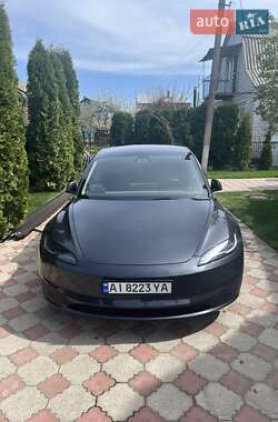 Седан Tesla Model 3 2024 в 