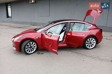 Седан Tesla Model 3 2019 в Львові