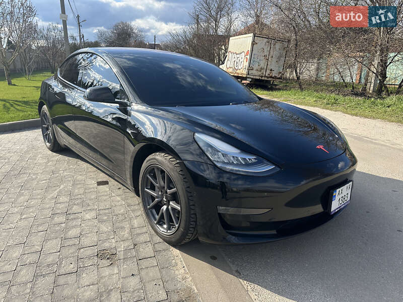 Седан Tesla Model 3 2018 в Харькове