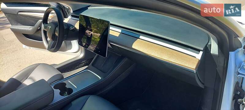 Седан Tesla Model 3 2022 в Днепре