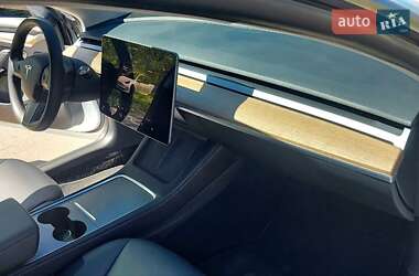 Седан Tesla Model 3 2022 в 