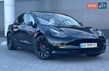 Седан Tesla Model 3 2022 в 