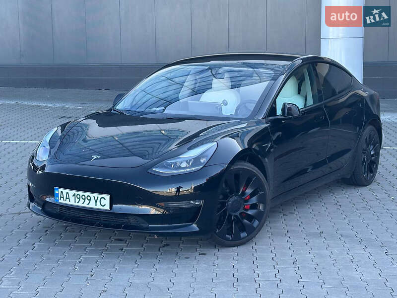 Седан Tesla Model 3 2022 в Киеве