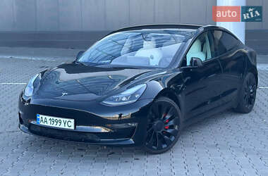 Седан Tesla Model 3 2022 в 