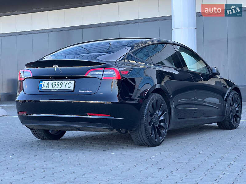 Седан Tesla Model 3 2022 в Киеве