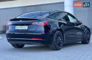 Седан Tesla Model 3 2022 в 