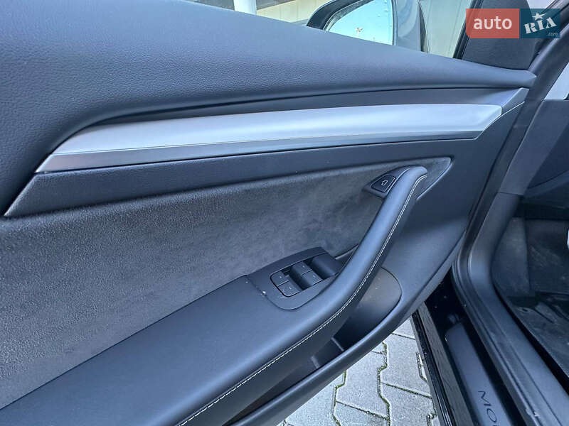 Седан Tesla Model 3 2022 в Киеве