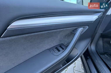 Седан Tesla Model 3 2022 в 