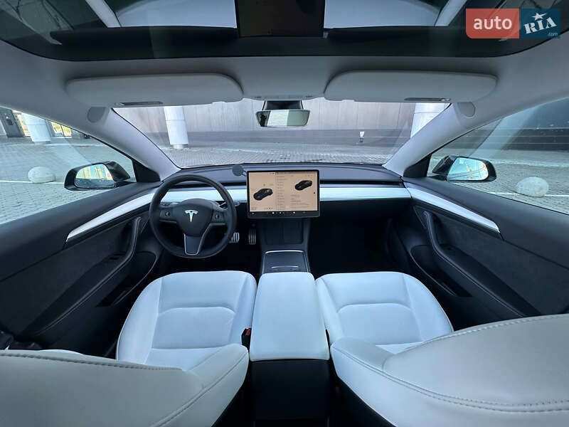 Седан Tesla Model 3 2022 в Киеве