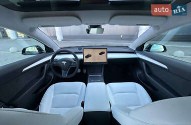 Седан Tesla Model 3 2022 в 