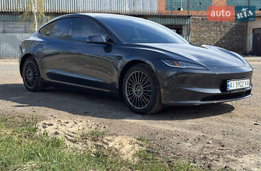 Седан Tesla Model 3 2024 в 