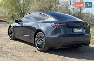 Седан Tesla Model 3 2024 в 