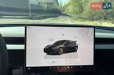 Седан Tesla Model 3 2024 в 