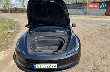 Седан Tesla Model 3 2024 в 