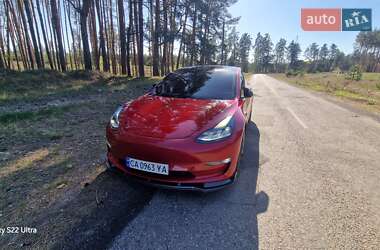 Седан Tesla Model 3 2022 в 