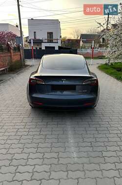 Седан Tesla Model 3 2022 в 
