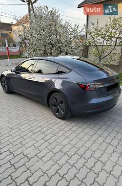 Седан Tesla Model 3 2022 в 