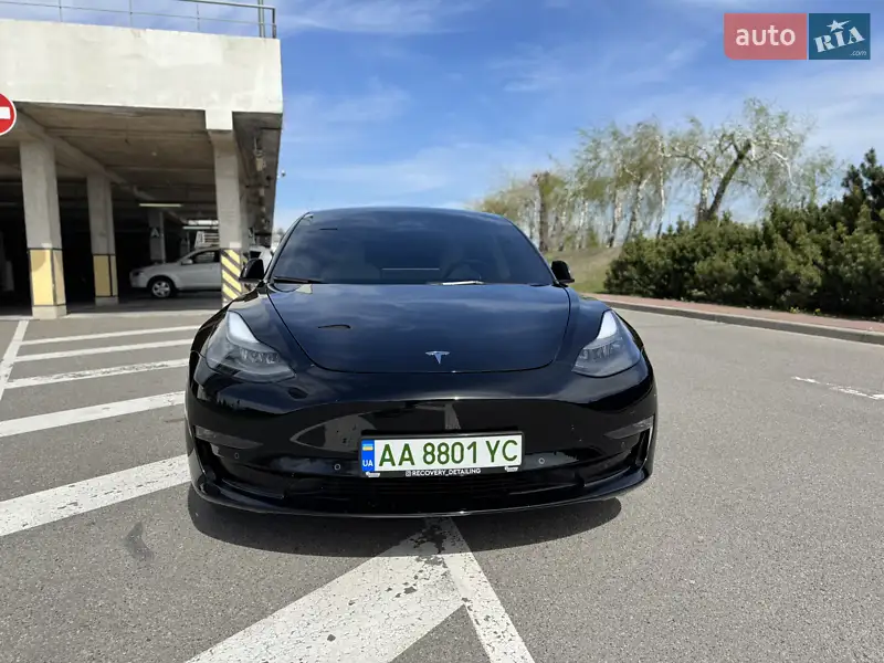 Седан Tesla Model 3 2022 в 