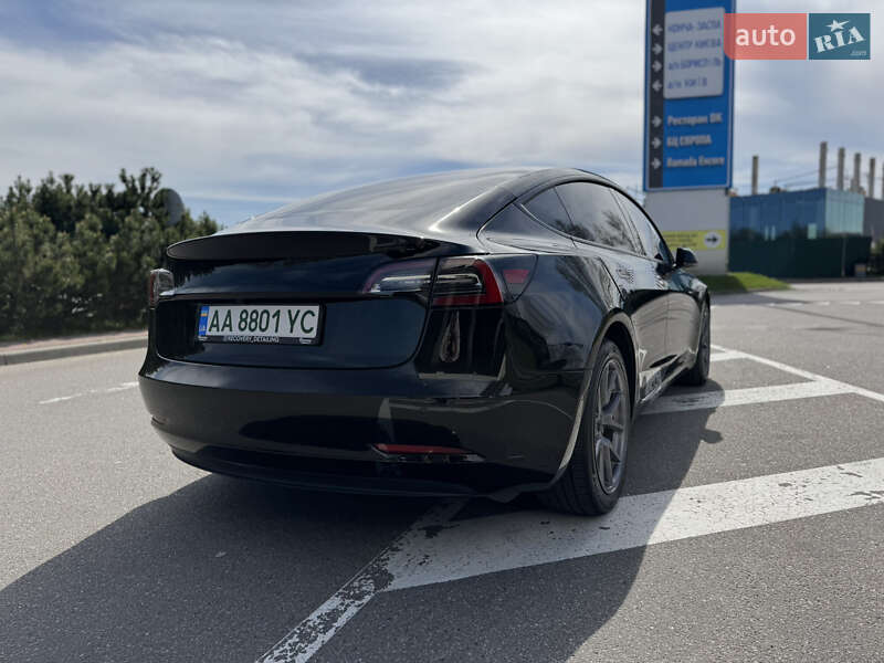 Седан Tesla Model 3 2022 в Киеве