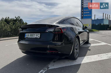 Седан Tesla Model 3 2022 в 