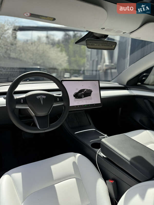 Седан Tesla Model 3 2022 в Киеве